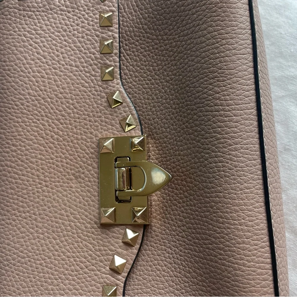 Valentino Garavani Rockstud Medium Shoulder Bag - Picture 3 of 11